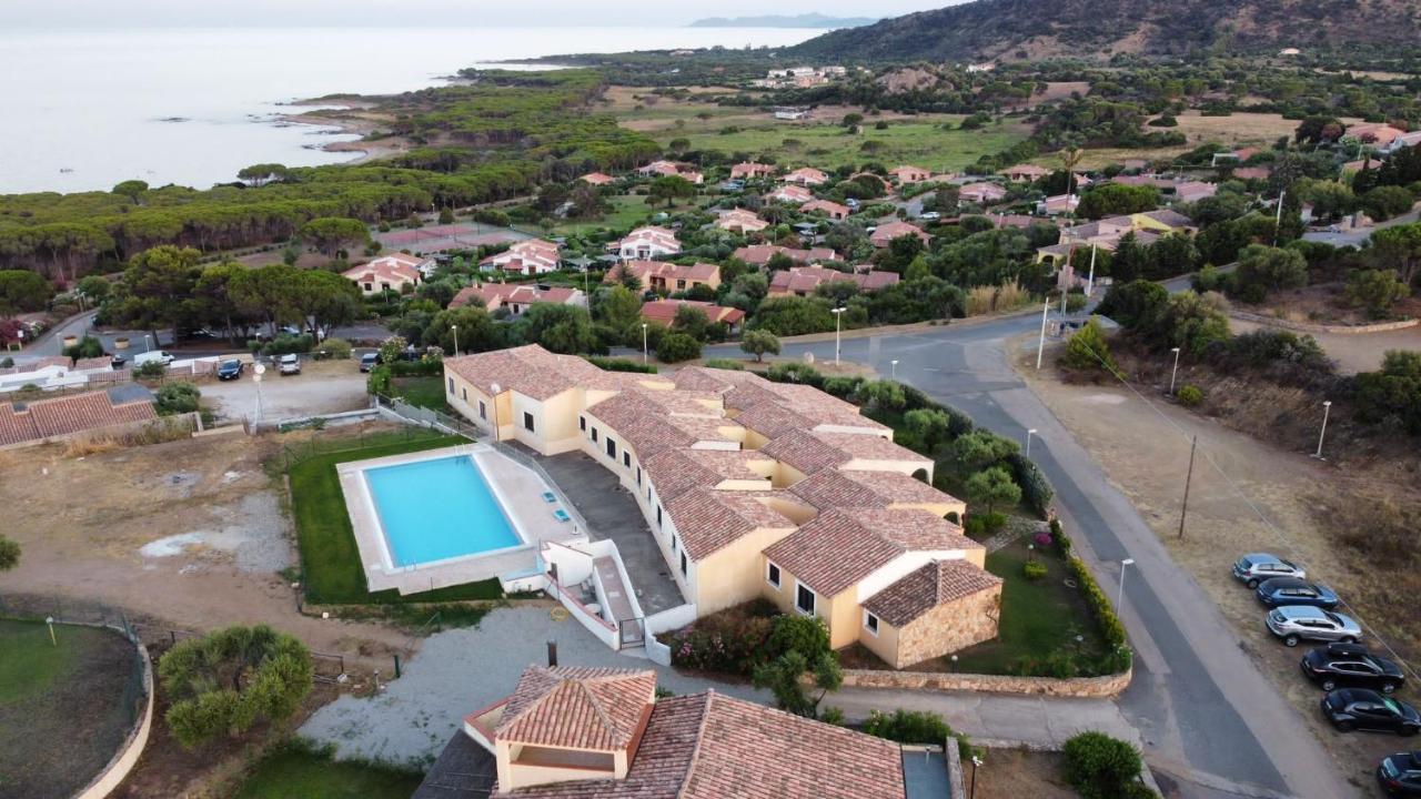 Residence Baia Sant Anna Con Piscina ตาเนาเนลลา ภายนอก รูปภาพ