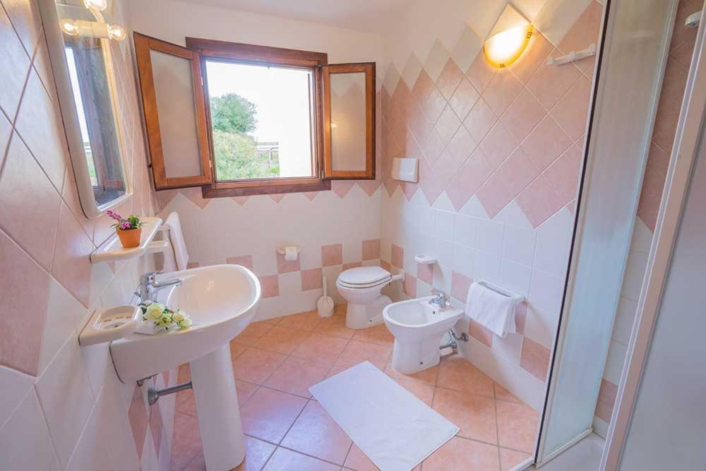 Residence Baia Sant Anna Con Piscina ตาเนาเนลลา ภายนอก รูปภาพ