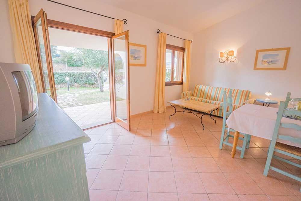 Residence Baia Sant Anna Con Piscina ตาเนาเนลลา ภายนอก รูปภาพ