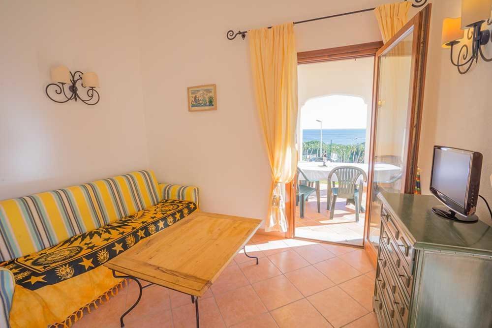 Residence Baia Sant Anna Con Piscina ตาเนาเนลลา ภายนอก รูปภาพ