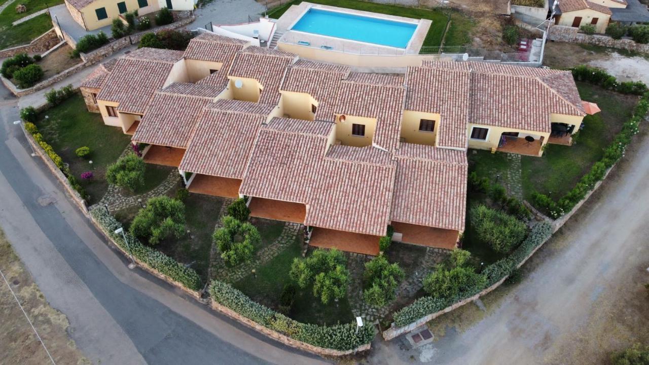 Residence Baia Sant Anna Con Piscina ตาเนาเนลลา ภายนอก รูปภาพ