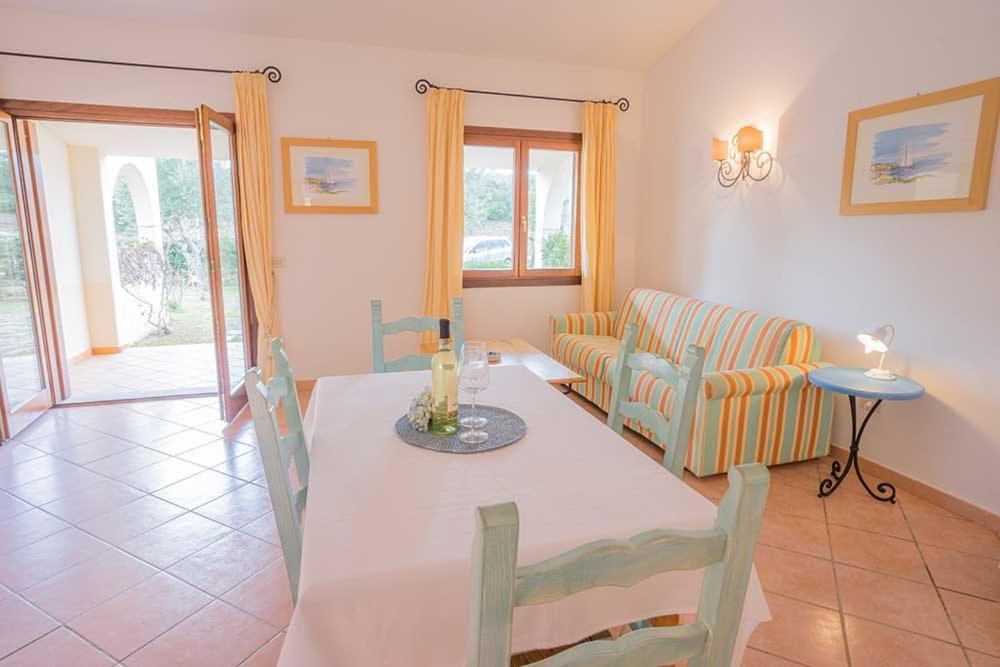 Residence Baia Sant Anna Con Piscina ตาเนาเนลลา ภายนอก รูปภาพ