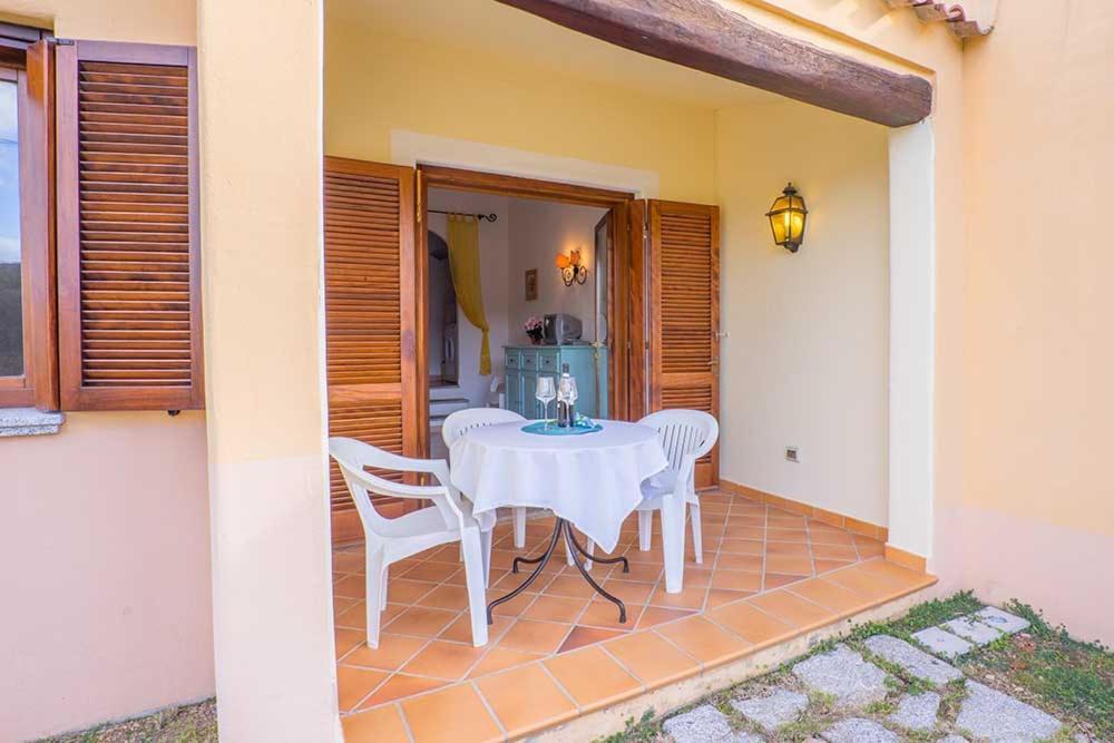 Residence Baia Sant Anna Con Piscina ตาเนาเนลลา ภายนอก รูปภาพ