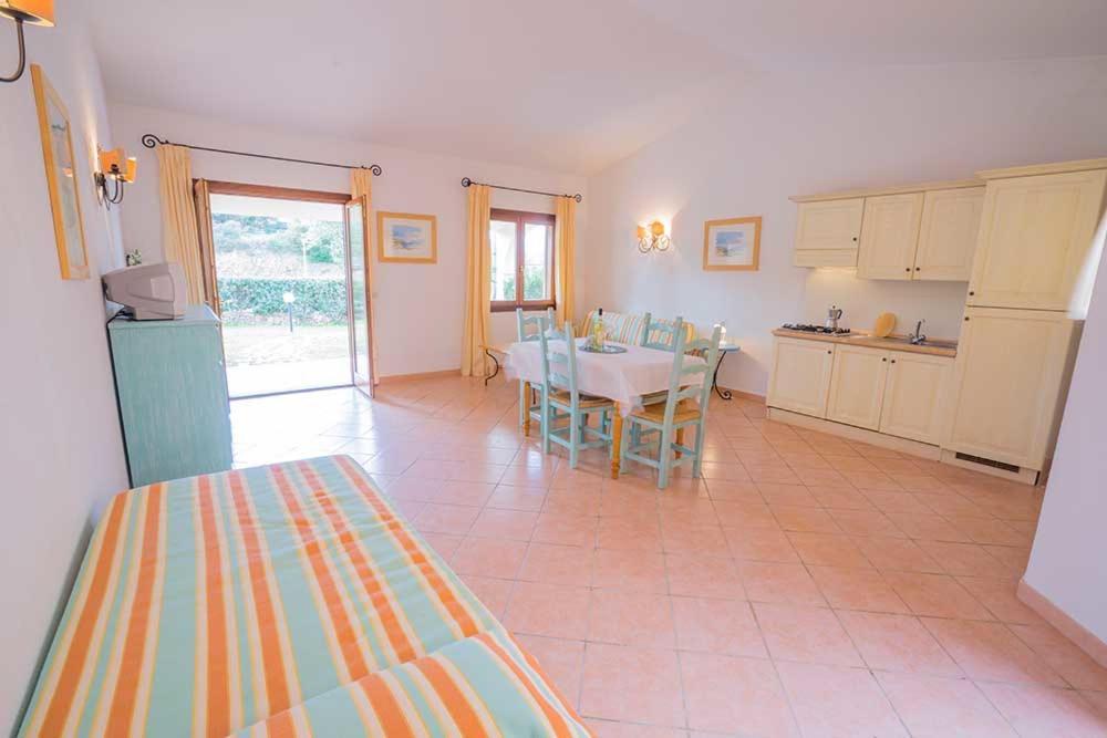 Residence Baia Sant Anna Con Piscina ตาเนาเนลลา ภายนอก รูปภาพ