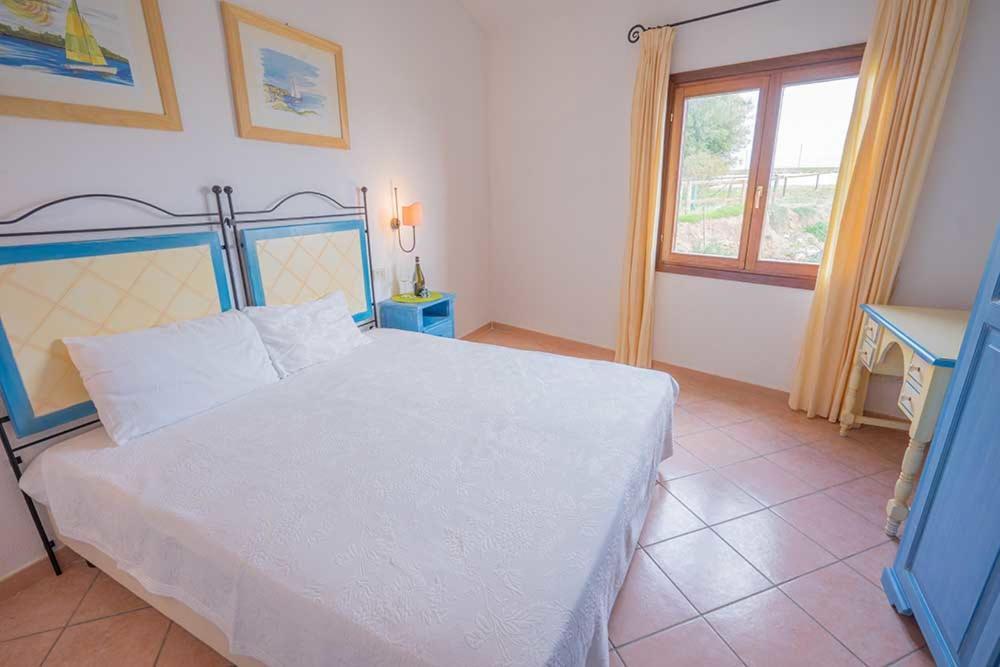 Residence Baia Sant Anna Con Piscina ตาเนาเนลลา ภายนอก รูปภาพ