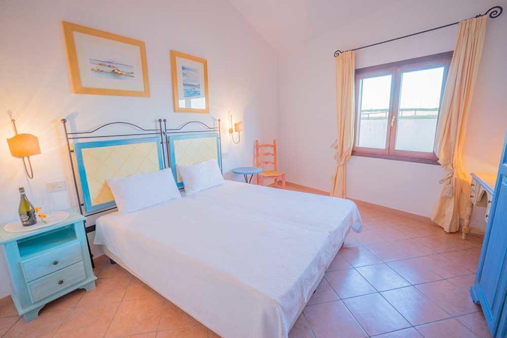 Residence Baia Sant Anna Con Piscina ตาเนาเนลลา ภายนอก รูปภาพ