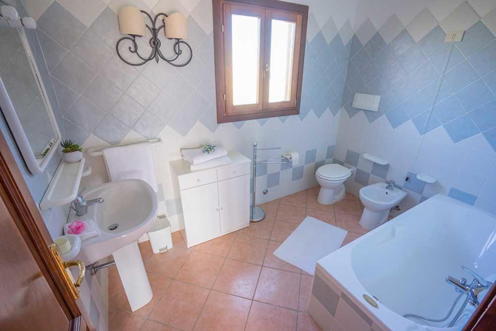 Residence Baia Sant Anna Con Piscina ตาเนาเนลลา ภายนอก รูปภาพ