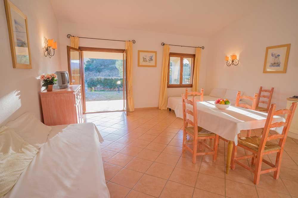 Residence Baia Sant Anna Con Piscina ตาเนาเนลลา ภายนอก รูปภาพ