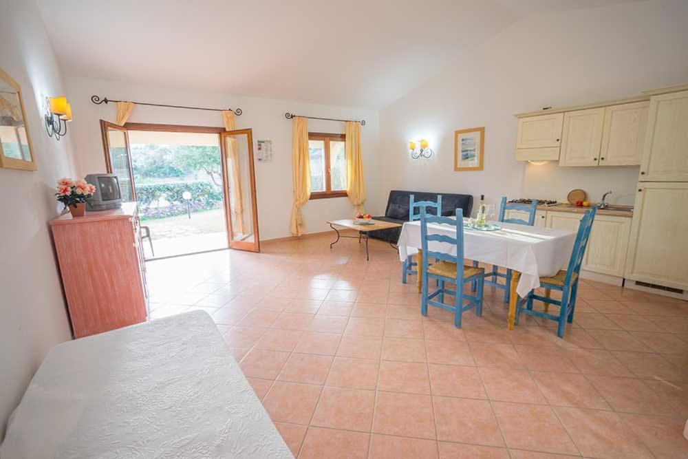Residence Baia Sant Anna Con Piscina ตาเนาเนลลา ภายนอก รูปภาพ