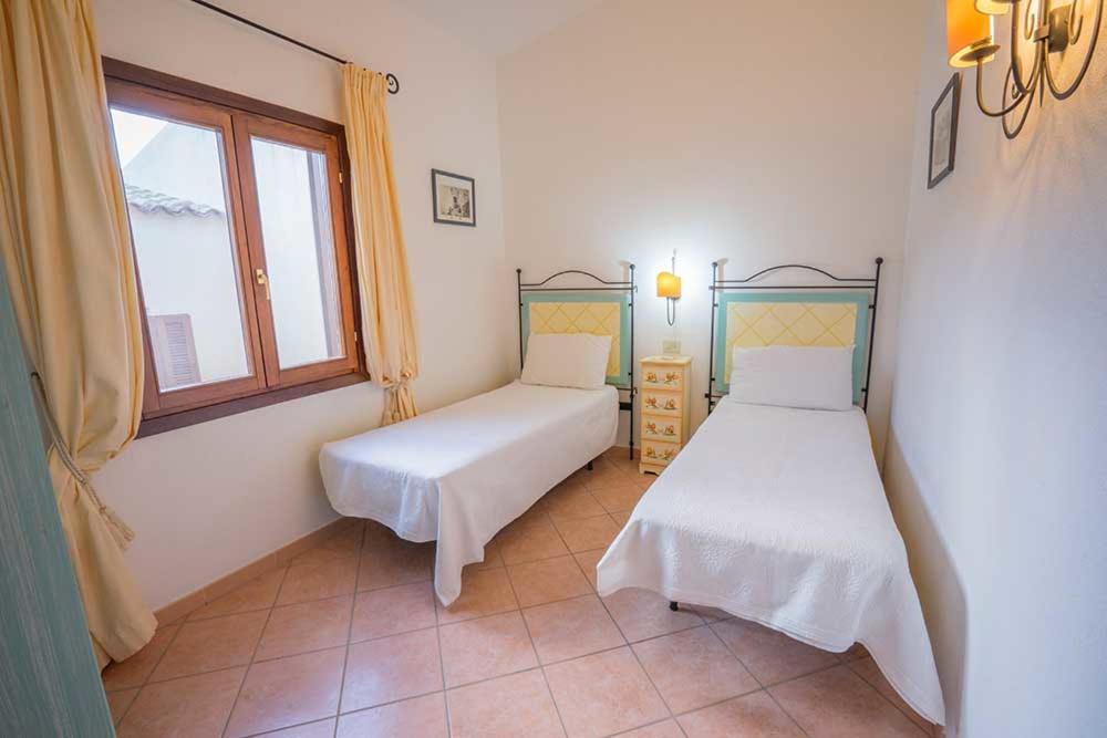 Residence Baia Sant Anna Con Piscina ตาเนาเนลลา ภายนอก รูปภาพ