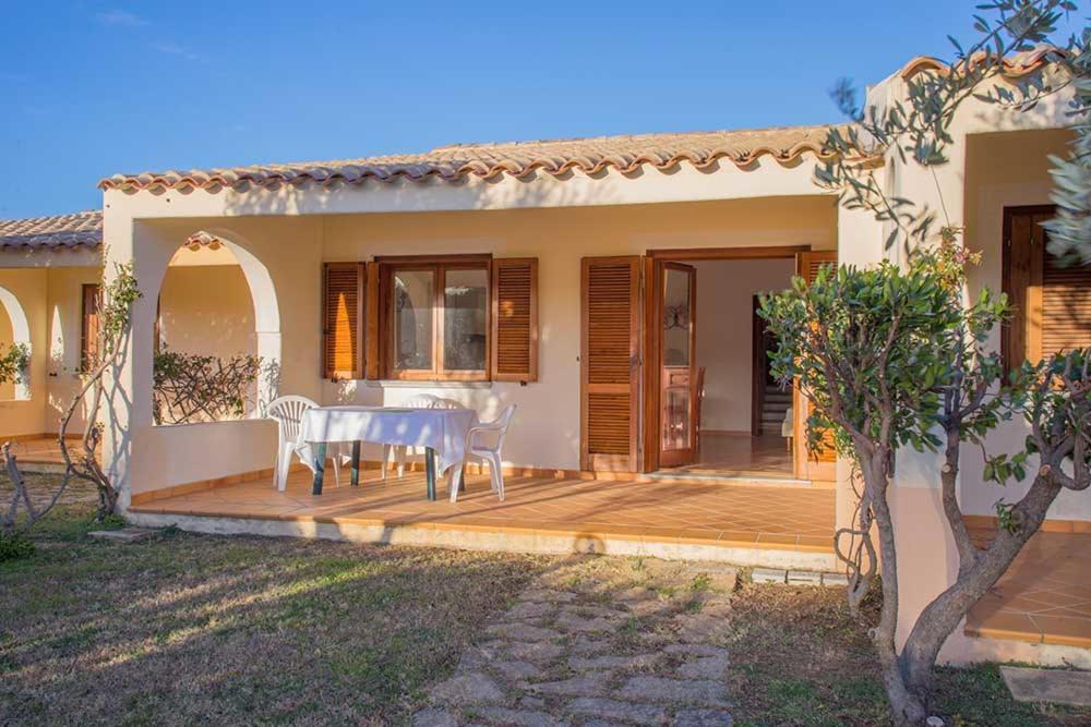 Residence Baia Sant Anna Con Piscina ตาเนาเนลลา ภายนอก รูปภาพ