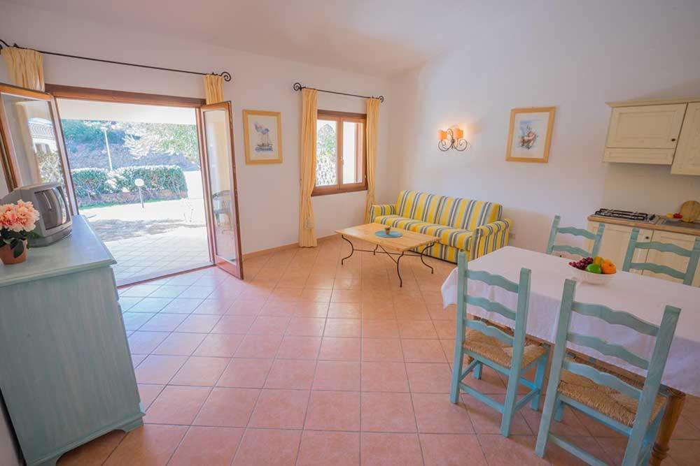 Residence Baia Sant Anna Con Piscina ตาเนาเนลลา ภายนอก รูปภาพ