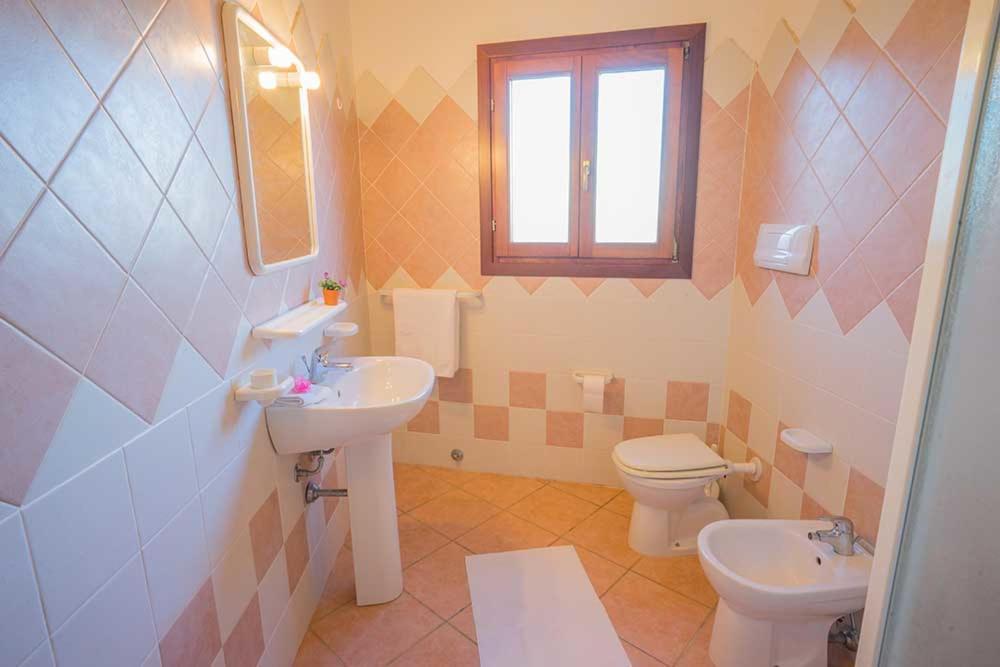 Residence Baia Sant Anna Con Piscina ตาเนาเนลลา ภายนอก รูปภาพ